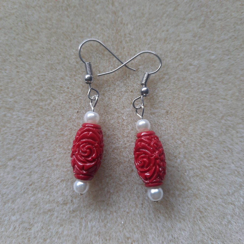 Red rose w/ pearls earrings